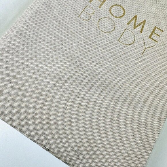 Homebody: A Guide to Creating Spaces You Never Want to Leave by Joanna Gaines 🖤 - Picture 5 of 7